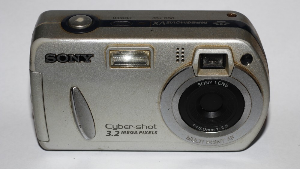 Sony - Cyber Shot DSC - P 32