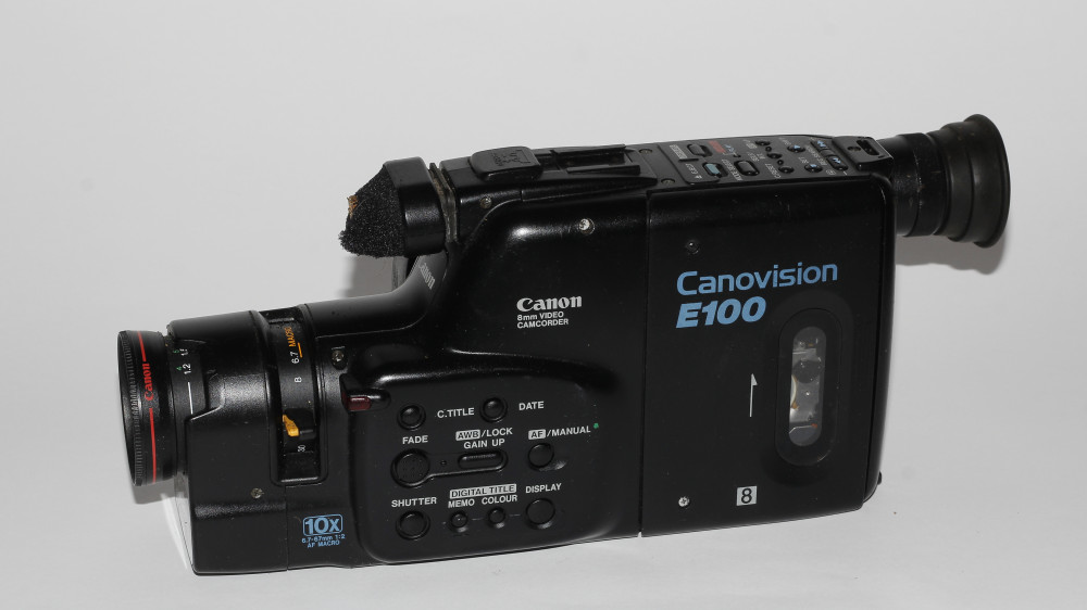 Canon - E 100