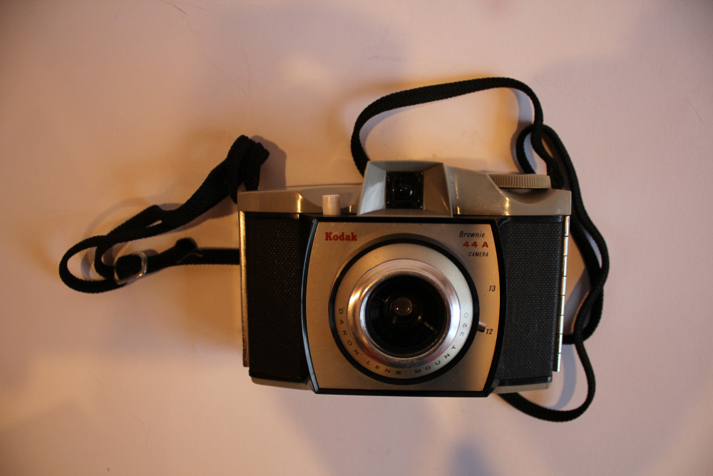 Kodak - Brownie 44 A Camera (12 / 13)