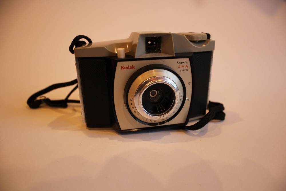 Kodak - Brownie 44 A Camera (12 / 13)