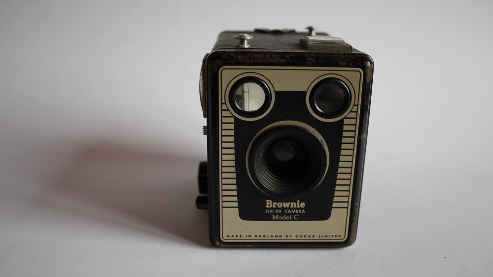 Kodak - Brownie six - 20 Model C