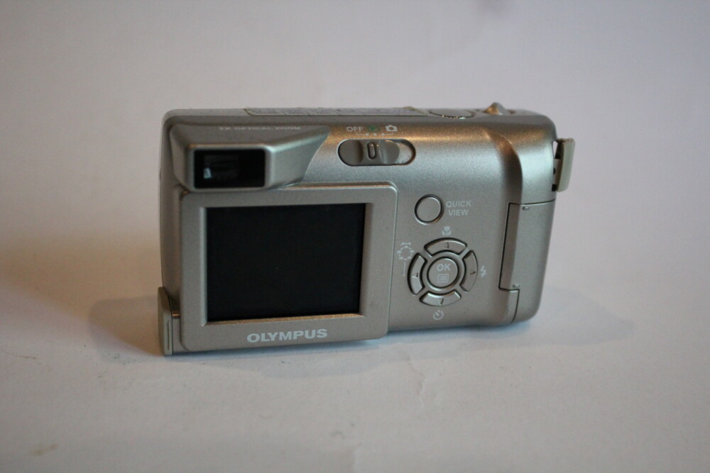 Olympus - C - 310 Zoom