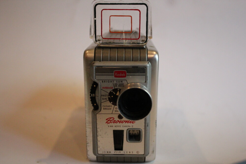 Kodak - Brownie Movie Camera F/19 model 2 ( 216 modelis)