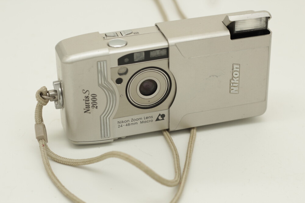 Nikon - Nuvis S 2000